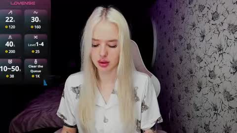 Snapshot of healing__girl chatting on 02-08-25, 05:40 Valeria online show from 02-08-25, 05:40
