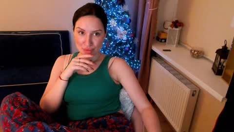 Snapshot of heaven_chloe chatting on 01-27-25, 08:28 Heaven girl online show from 01-27-25, 08:28