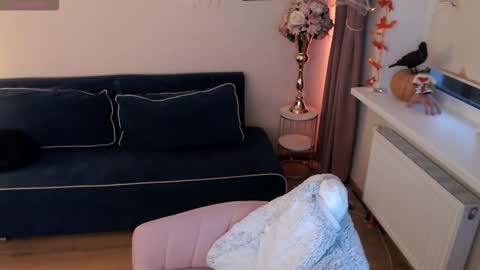 Snapshot of heaven_chloe chatting on 11-07-25, 01:22 Heaven girl online show from 11-07-25, 01:22