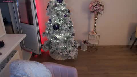 Snapshot of heaven_chloe chatting on 12-03-25, 07:34 Heaven girl online show from 12-03-25, 07:34