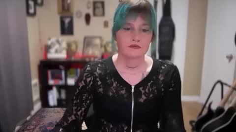 Snapshot of heavensentttt chatting on 12-04-24, 05:05 Saoirse online show from 12-04-24, 05:05