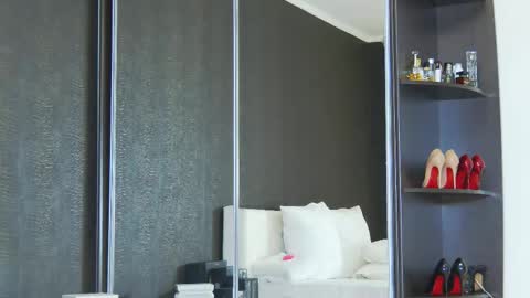 Helen online show from 02-14-25, 03:33