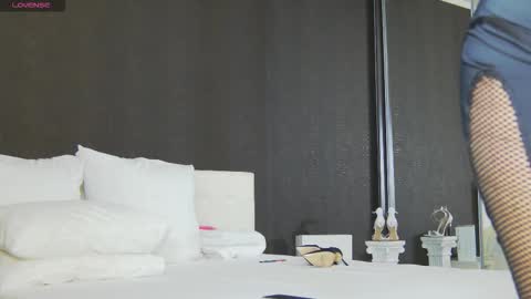 Helen online show from 09-25-25, 01:31