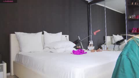 Helen online show from 02-22-26, 03:29