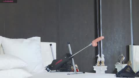 Helen online show from 03-19-26, 01:20