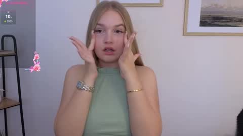 Snapshot of heidi_doyle chatting on 10-04-25, 06:11 Sofi online show from 10-04-25, 06:11