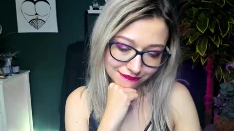 Snapshot of heidi_pleasure chatting on 12-17-24, 10:34 Heidi online show from 12-17-24, 10:34