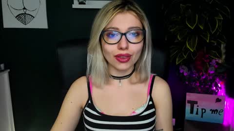 Snapshot of heidi_pleasure chatting on 01-13-25, 10:58 Heidi online show from 01-13-25, 10:58