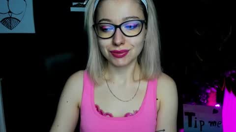 Snapshot of heidi_pleasure chatting on 02-14-25, 07:38 Heidi online show from 02-14-25, 07:38