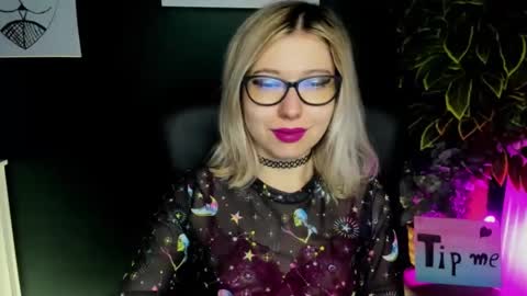 Snapshot of heidi_pleasure chatting on 02-17-25, 06:31 Heidi online show from 02-17-25, 06:31