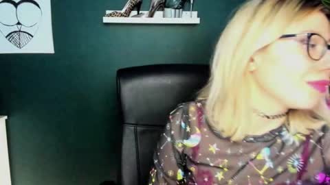 Snapshot of heidi_pleasure chatting on 02-17-25, 01:21 Heidi online show from 02-17-25, 01:21