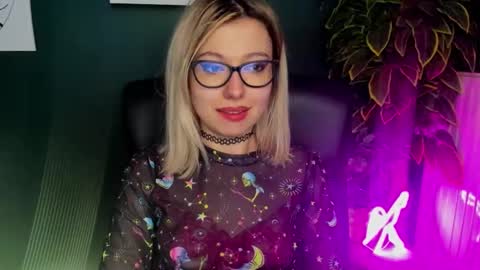 Snapshot of heidi_pleasure chatting on 02-21-25, 11:01 Heidi online show from 02-21-25, 11:01