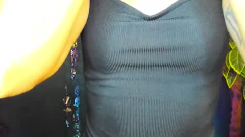 Snapshot of heidi_pleasure chatting on 10-27-25, 05:33 Heidi online show from 10-27-25, 05:33