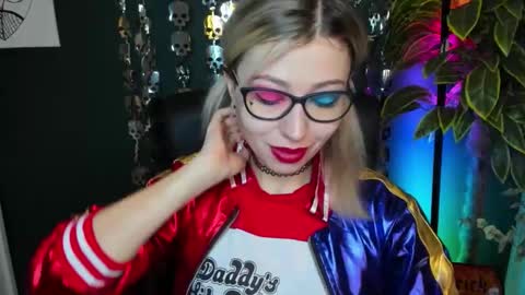 Snapshot of heidi_pleasure chatting on 10-31-25, 05:41 Heidi online show from 10-31-25, 05:41