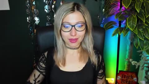 Snapshot of heidi_pleasure chatting on 11-03-25, 05:20 Heidi online show from 11-03-25, 05:20