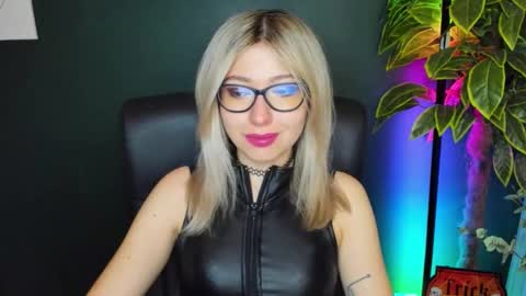 Snapshot of heidi_pleasure chatting on 11-05-25, 05:29 Heidi online show from 11-05-25, 05:29