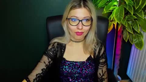 Snapshot of heidi_pleasure chatting on 11-20-25, 05:51 Heidi online show from 11-20-25, 05:51