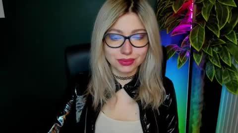 Snapshot of heidi_pleasure chatting on 12-01-25, 05:23 Heidi online show from 12-01-25, 05:23