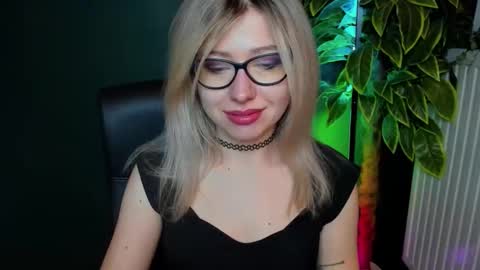 Snapshot of heidi_pleasure chatting on 12-03-25, 05:37 Heidi online show from 12-03-25, 05:37