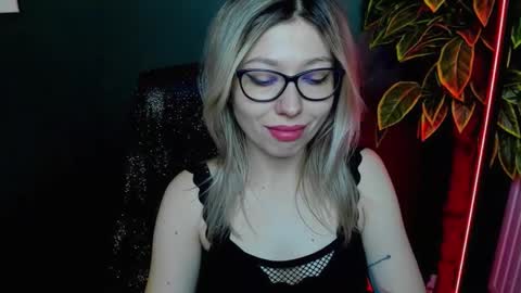 Snapshot of heidi_pleasure chatting on 01-06-26, 05:33 Heidi online show from 01-06-26, 05:33