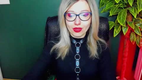 Snapshot of heidi_pleasure chatting on 01-15-26, 07:46 Heidi online show from 01-15-26, 07:46