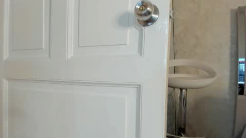 Hella online show from 11-23-25, 01:16