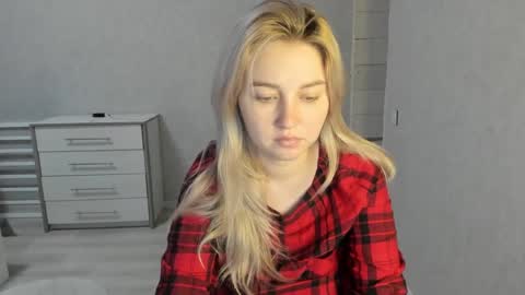 Snapshot of helen_angel_girl chatting on 01-05-25, 02:19 Helen sven online show from 01-05-25, 02:19