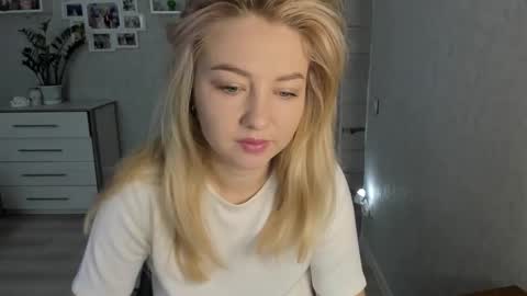 Snapshot of helen_angel_girl chatting on 10-07-25, 05:48 Helen sven online show from 10-07-25, 05:48