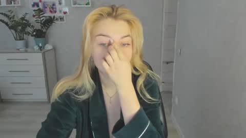 Snapshot of helen_angel_girl chatting on 01-06-26, 06:50 Helen sven online show from 01-06-26, 06:50