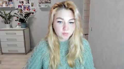 Snapshot of helen_angel_girl chatting on 01-15-26, 02:32 Helen sven online show from 01-15-26, 02:32