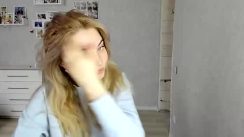 Snapshot of helen_angel_girl chatting on 02-16-26, 01:18 Helen sven online show from 02-16-26, 01:18