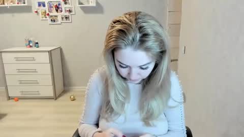 Snapshot of helen_angel_girl chatting on 02-28-26, 06:31 Helen sven online show from 02-28-26, 06:31