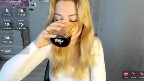 Snapshot of helen_angel_girl chatting on 03-14-26, 05:02 Helen sven online show from 03-14-26, 05:02