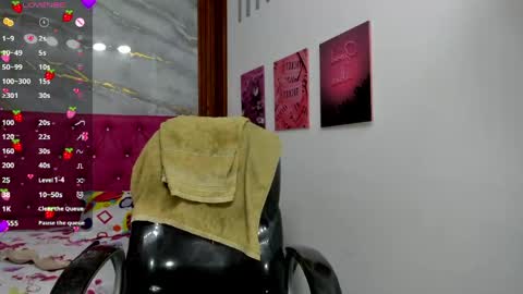 Snapshot of helen_russoo chatting on 04-15-26, 07:10 Helen online show from 04-15-26, 07:10