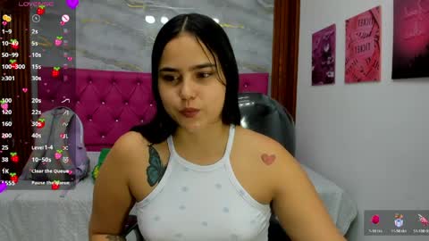 Snapshot of helen_russoo chatting on 04-22-26, 11:17 Helen online show from 04-22-26, 11:17