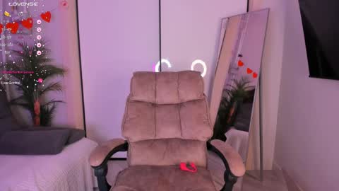 Helen online show from 04-13-26, 03:28