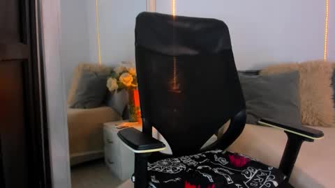 Helena Santos  online show from 11-04-25, 11:31