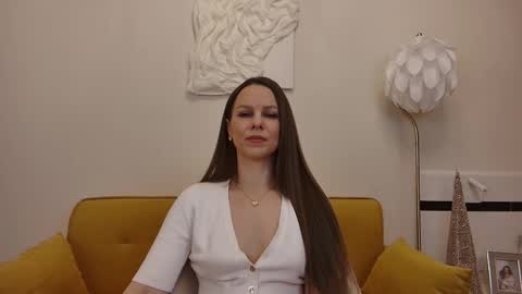 Snapshot of helenbenit chatting on 01-14-26, 12:11 Helen online show from 01-14-26, 12:11