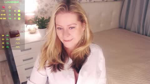 Snapshot of helenbonham chatting on 12-19-24, 03:51 Helena Bonham online show from 12-19-24, 03:51