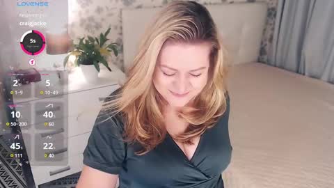 Snapshot of helenbonham chatting on 02-01-25, 03:41 Helena Bonham online show from 02-01-25, 03:41