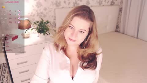 Snapshot of helenbonham chatting on 10-04-25, 10:52 Helena Bonham online show from 10-04-25, 10:52