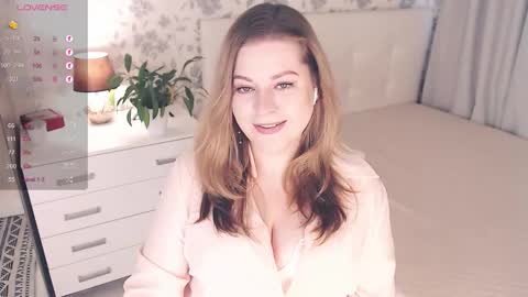 Snapshot of helenbonham chatting on 10-08-25, 02:25 Helena Bonham online show from 10-08-25, 02:25