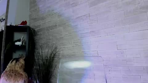 Snapshot of helenceccile chatting on 04-28-26, 05:01 Helen online show from 04-28-26, 05:01