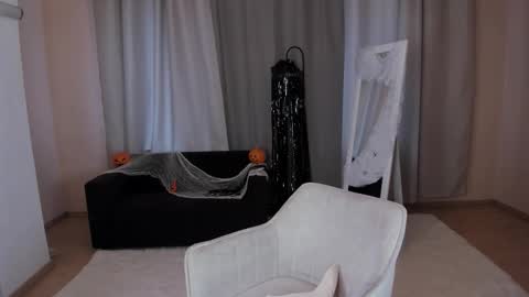 Helen online show from 10-27-25, 02:48