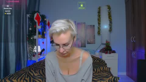 Snapshot of helgahimmele chatting on 12-21-24, 10:08 Helga online show from 12-21-24, 10:08