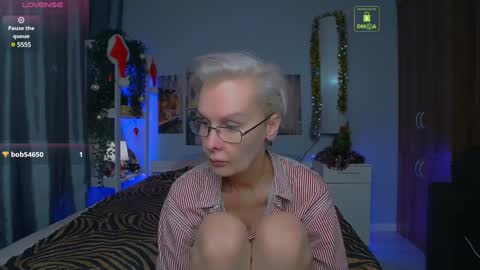 Snapshot of helgahimmele chatting on 12-27-24, 10:16 Helga online show from 12-27-24, 10:16
