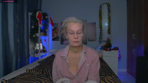 Snapshot of helgahimmele chatting on 01-06-25, 02:15 Helga online show from 01-06-25, 02:15