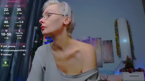Snapshot of helgahimmele chatting on 01-11-25, 02:20 Helga online show from 01-11-25, 02:20