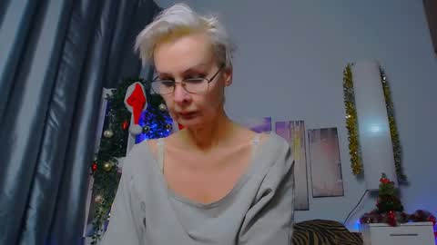 Snapshot of helgahimmele chatting on 01-12-25, 10:33 Helga online show from 01-12-25, 10:33