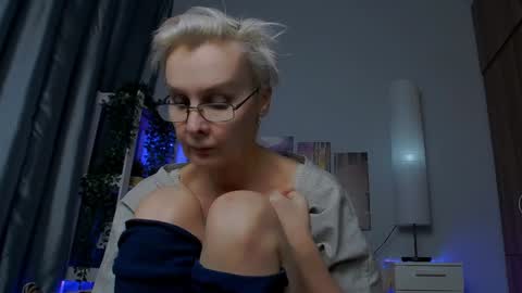Snapshot of helgahimmele chatting on 01-18-25, 01:30 Helga online show from 01-18-25, 01:30